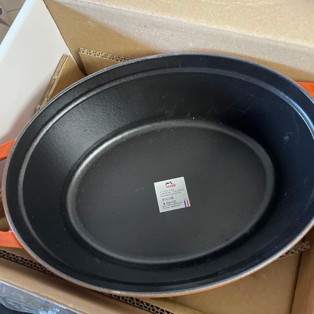 桶桶様、staub 両手鍋 9インチ フランス製新品、箱、取説有り