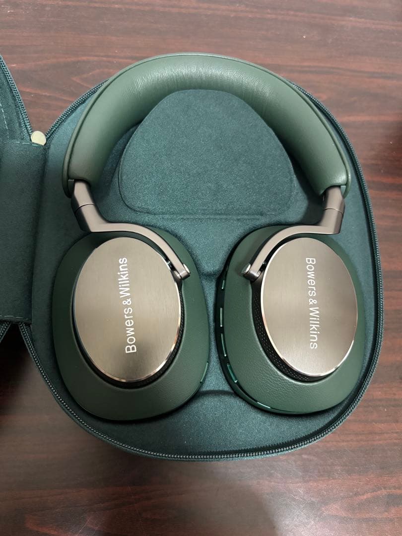 Bowers & Wilkins PX8 ダーク・フォレスト