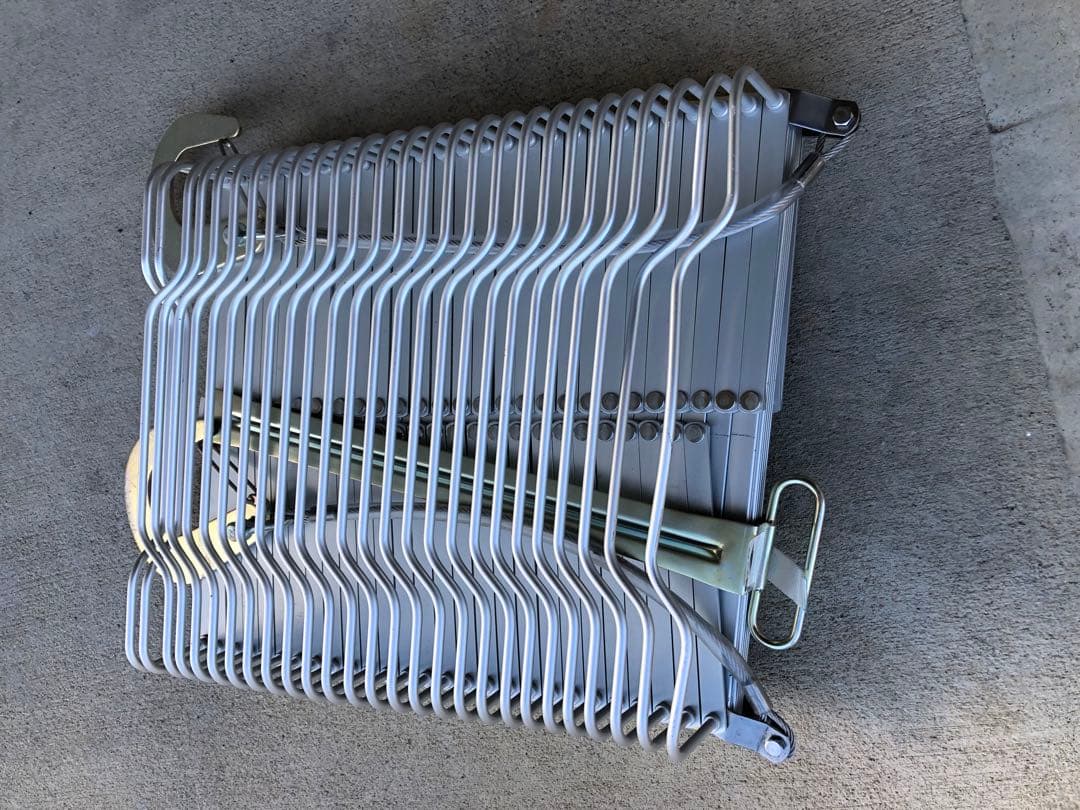 避難はしご　折りたたみ式(E8)