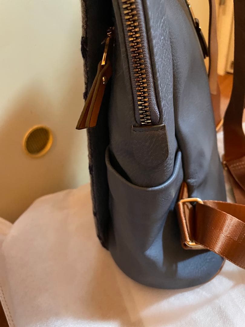 ブルーグレーのリュックで run run run/ミナペルホネン