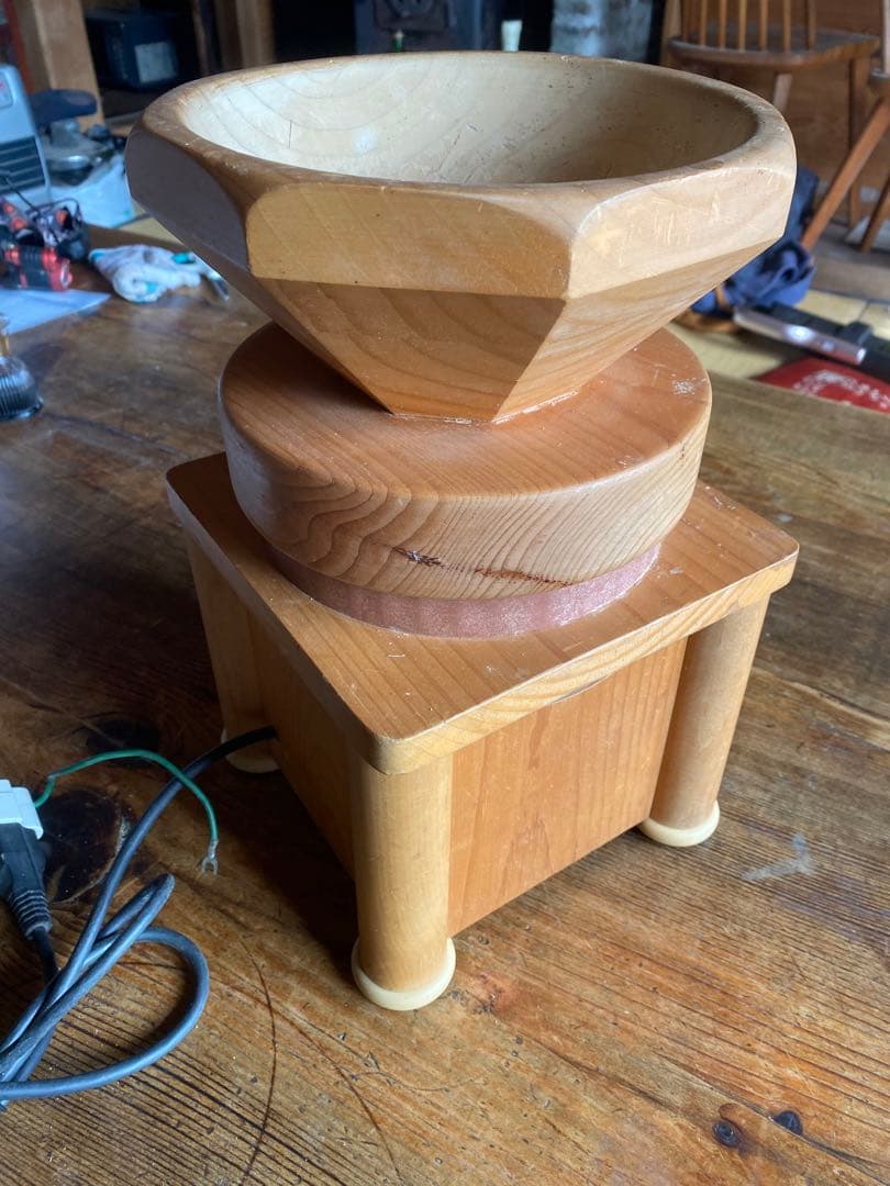 電動石臼製粉機　オストチロル　ヒキキ　ニュー フィガロ