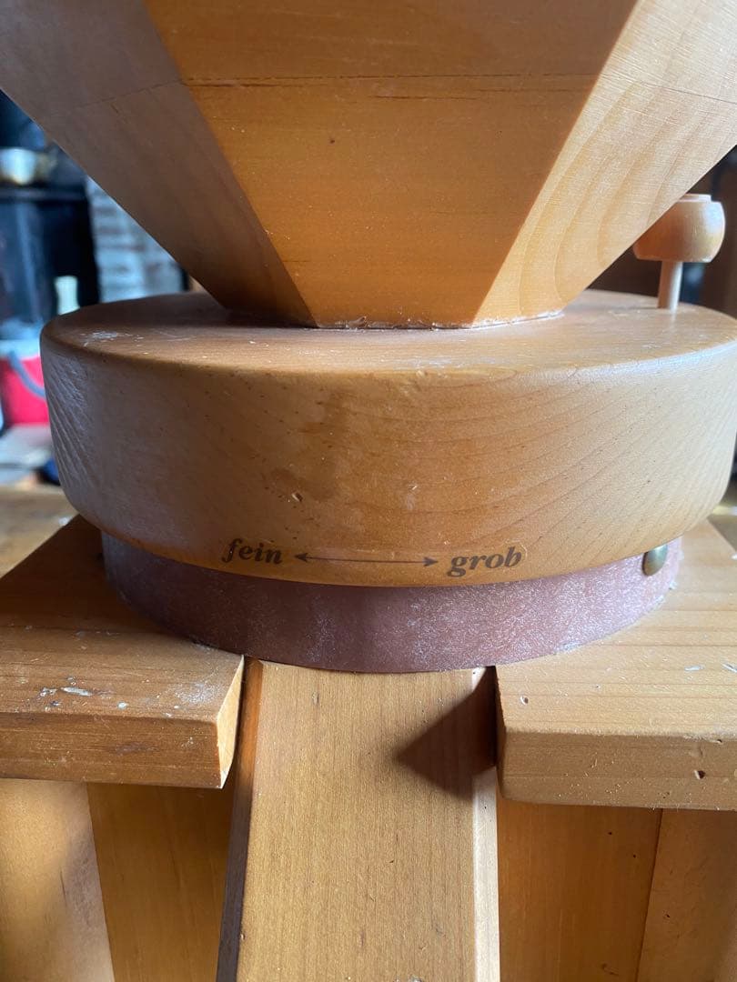 電動石臼製粉機　オストチロル　ヒキキ　ニュー フィガロ