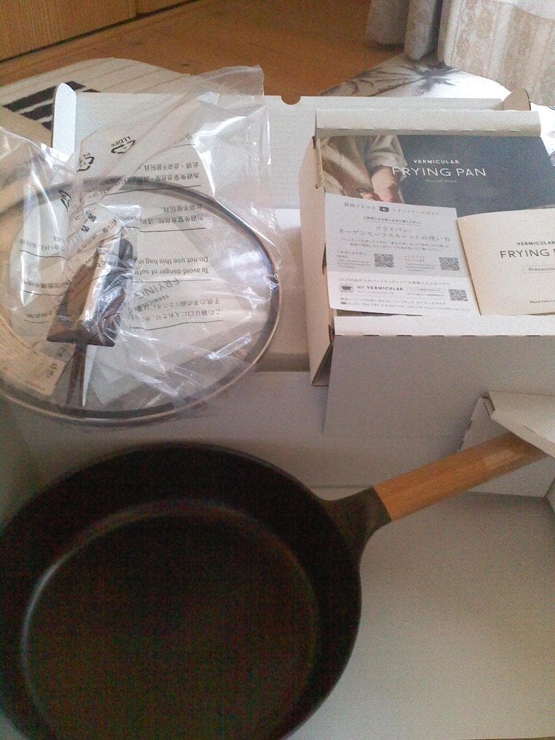 新品VERMICULAR バーミキュラフライパン 深型24㎝ガラス蓋付き　オーク