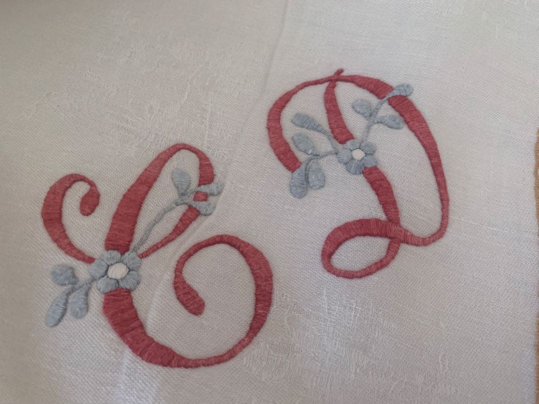 フランスヴィンテージ 特大サイズ　クロス　イニシャルモチーフ　蚤の市