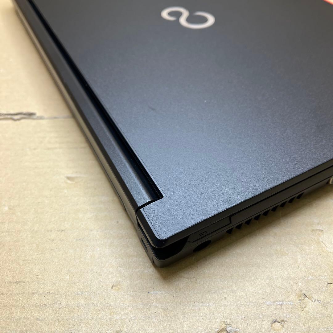 富士通　LIFEBOOK A576/P FMVA16018Z