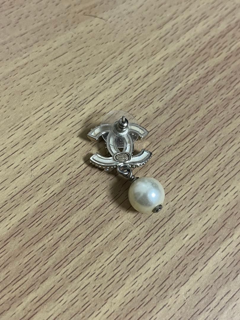 CHANEL ロゴデザイン パール ピアス(片耳用)