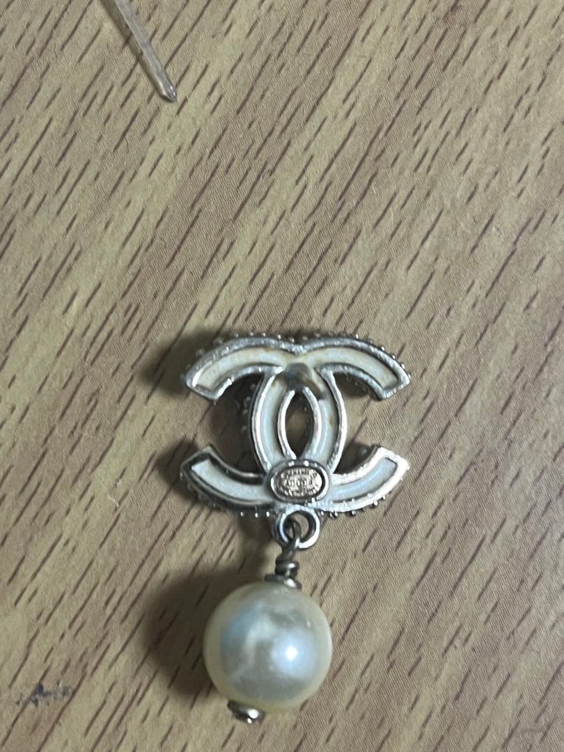 CHANEL ロゴデザイン パール ピアス(片耳用)