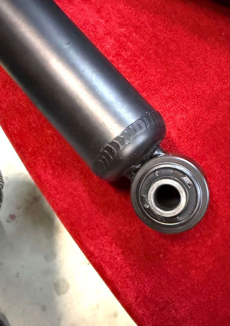 200系ハイエース　4型　新車取り外し　ショックアブソーバー　KYB