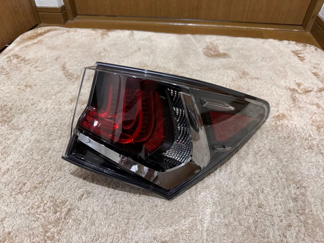 10系後期GS 純正テールランプ(VersionLにて使用)