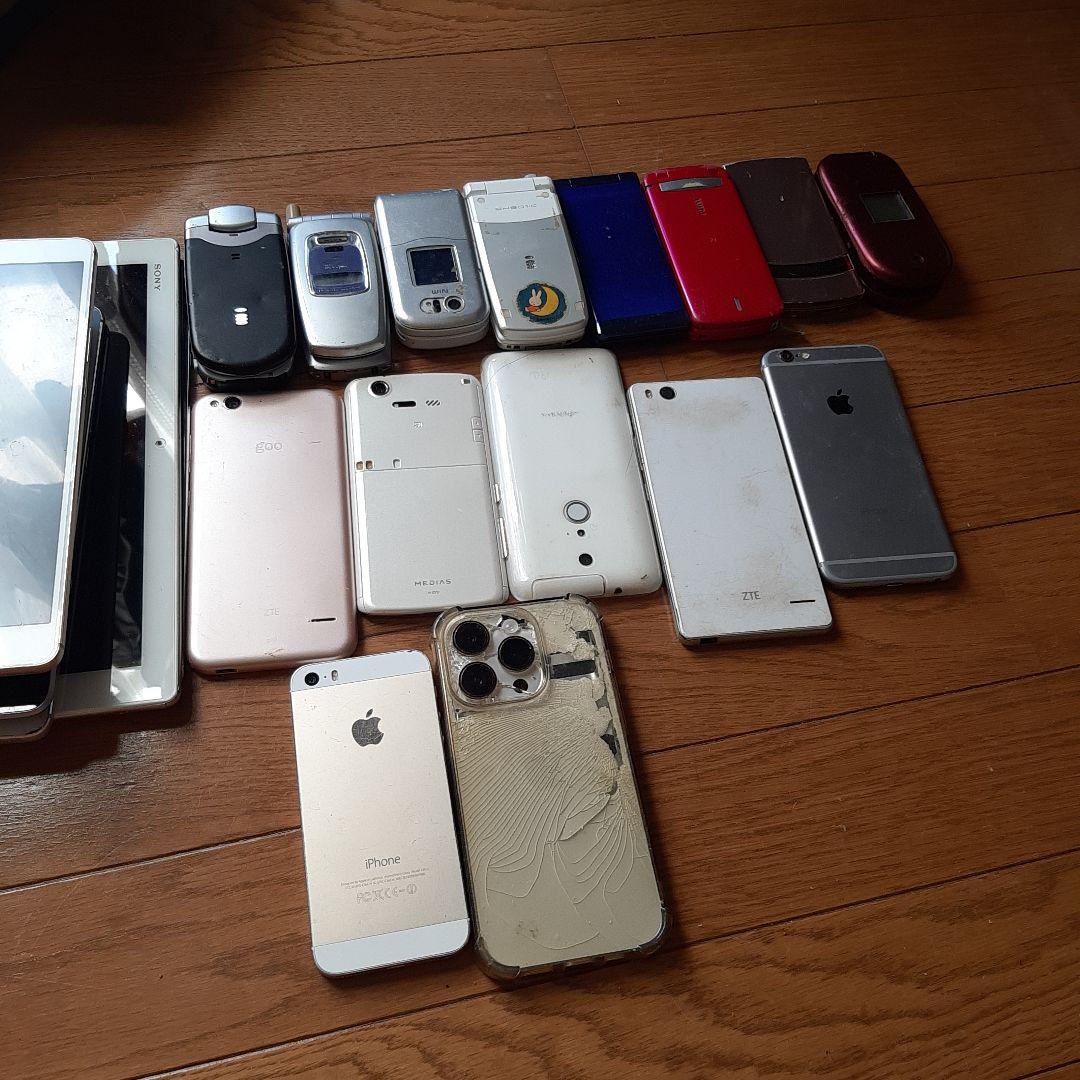 iPhoneとiPadのセットとガラケージャンク