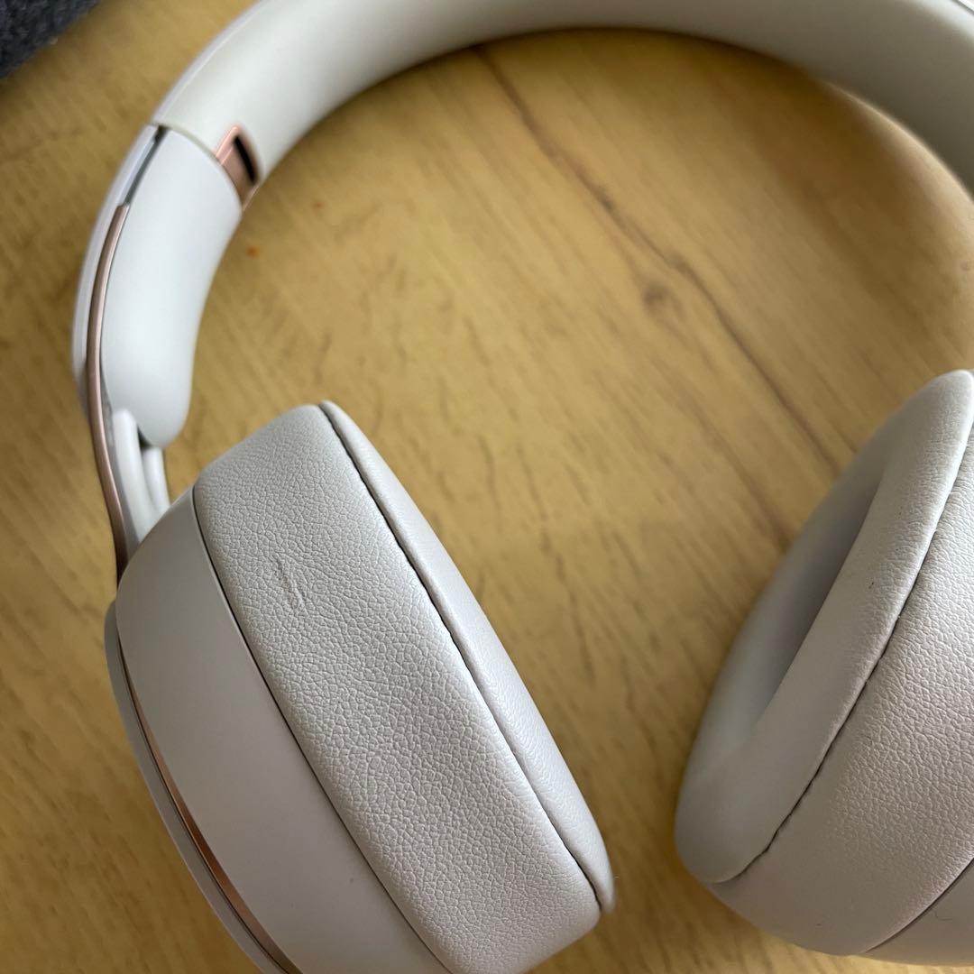 Beats Solo Pro ワイヤレスヘッドホン グレイ