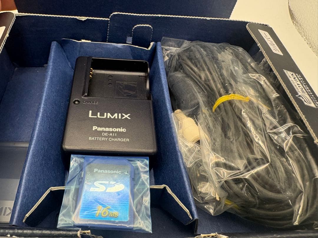 【美品】Panasonic LUMIX DMC-FX07 シルバー