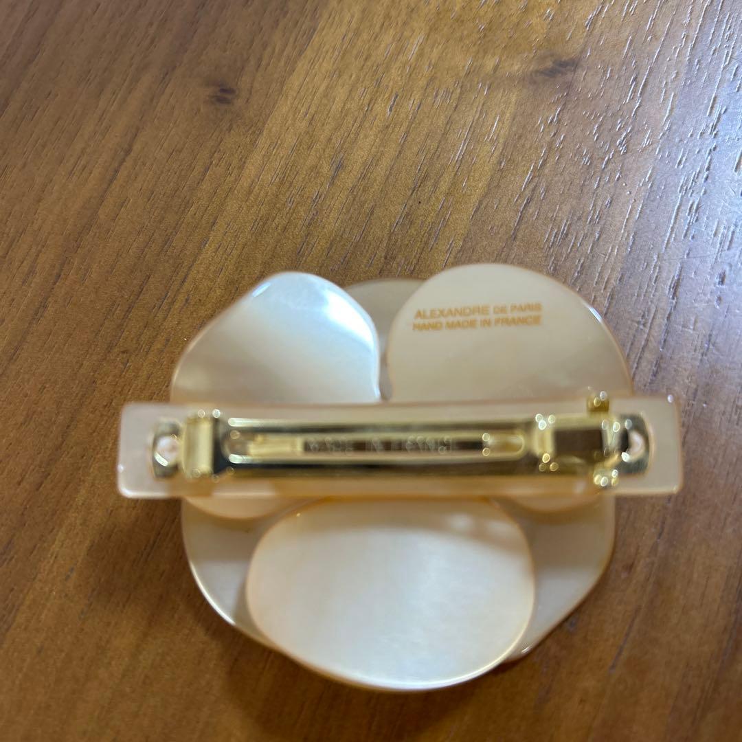 アレクサンドルドゥパリ　バレッタ　クリーム色