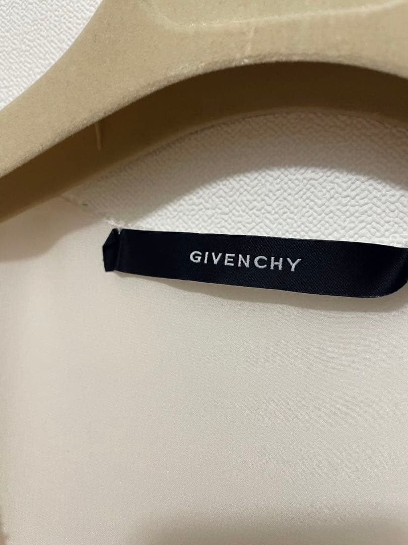 ☆着用画あり☆Givenchy 胸元のフリルが綺麗な長袖シルクブラウス