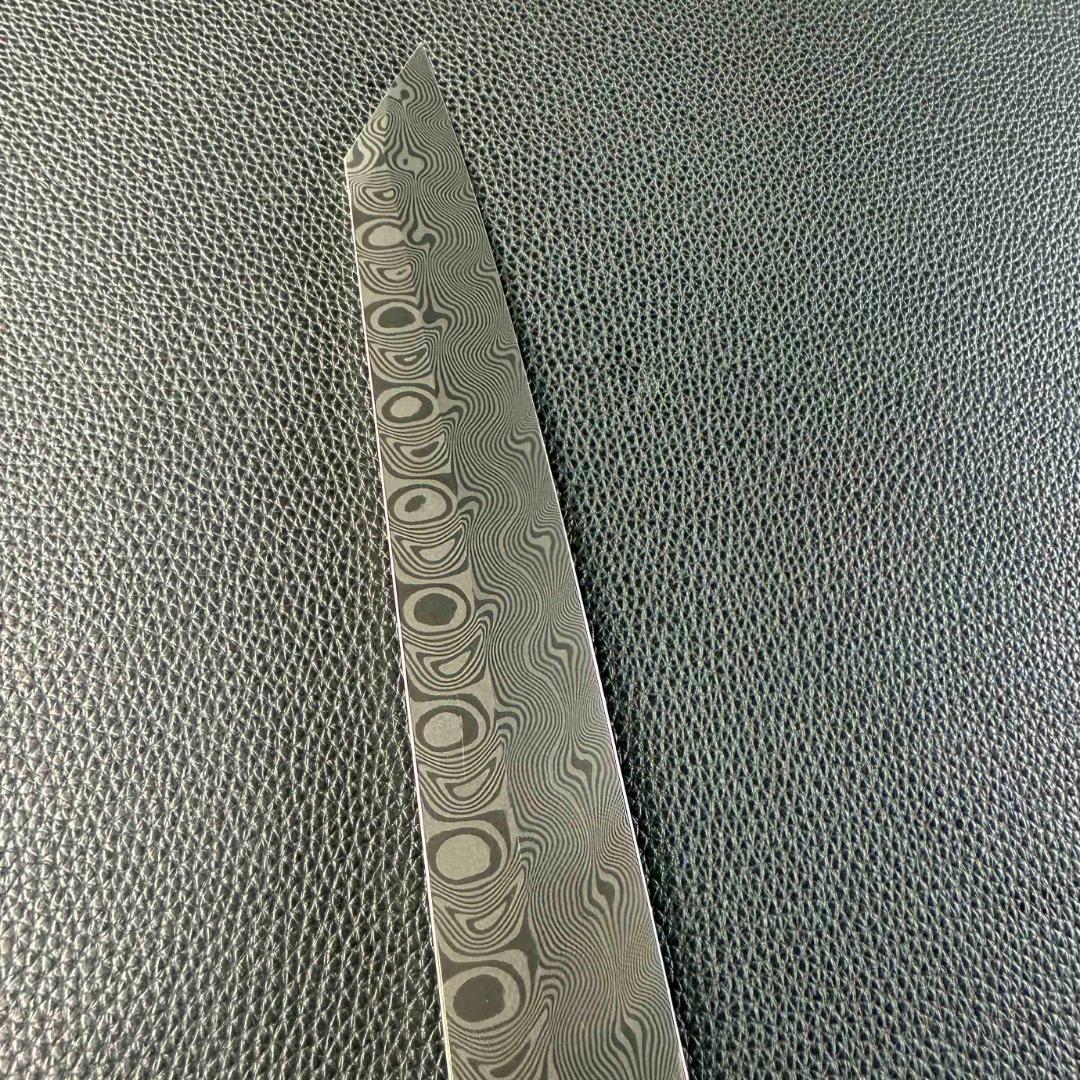 9572新品ダマスカス 切付包丁 尺一 海流紋105層 黒檀黒水牛白三本巻八角柄