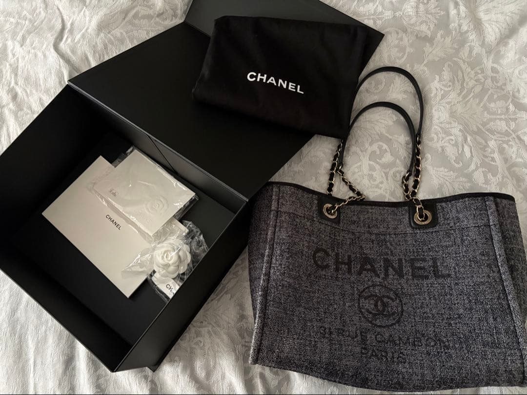 CHANEL 　美品⭐︎ドゥーヴィル　ショッピングバッグ　グレーツイード