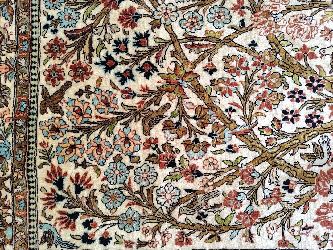 【動物達の楽園】手織りシルクペルシャ絨毯　鳥獣双樹　未使用極上品