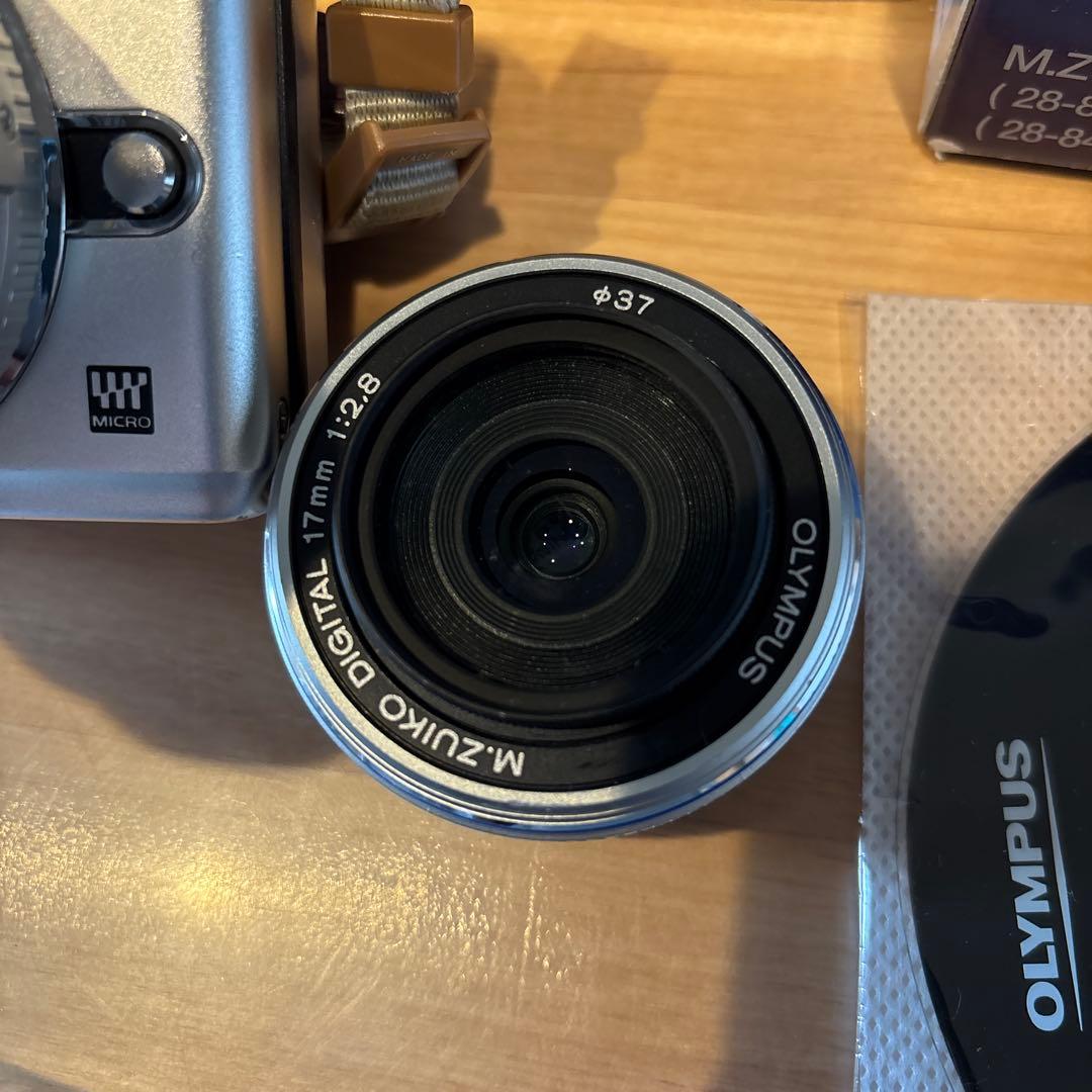 Olympus PEN E-PL2本体、標準14-42mm＋17mmパンケーキ