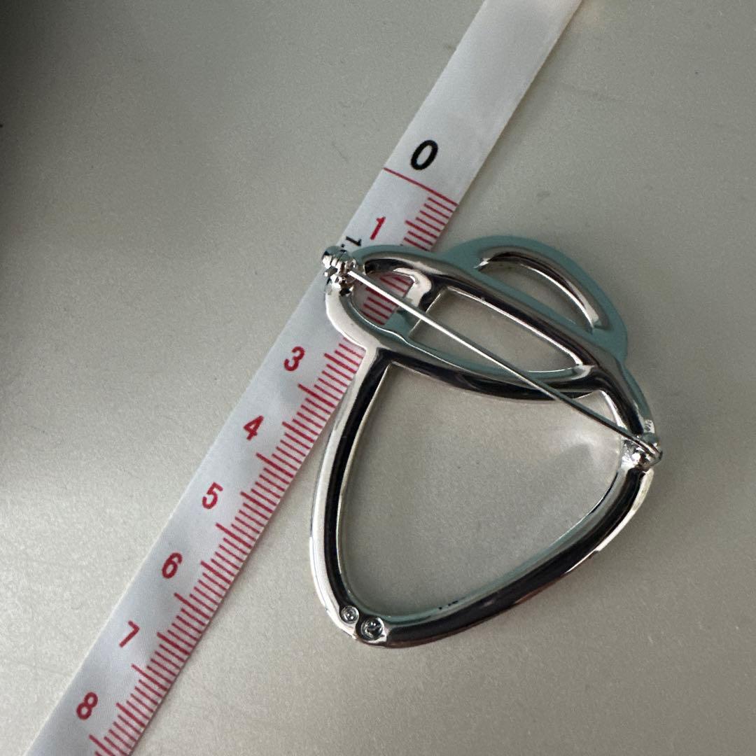 新品未使用 スワロフスキー シンプル ブローチ