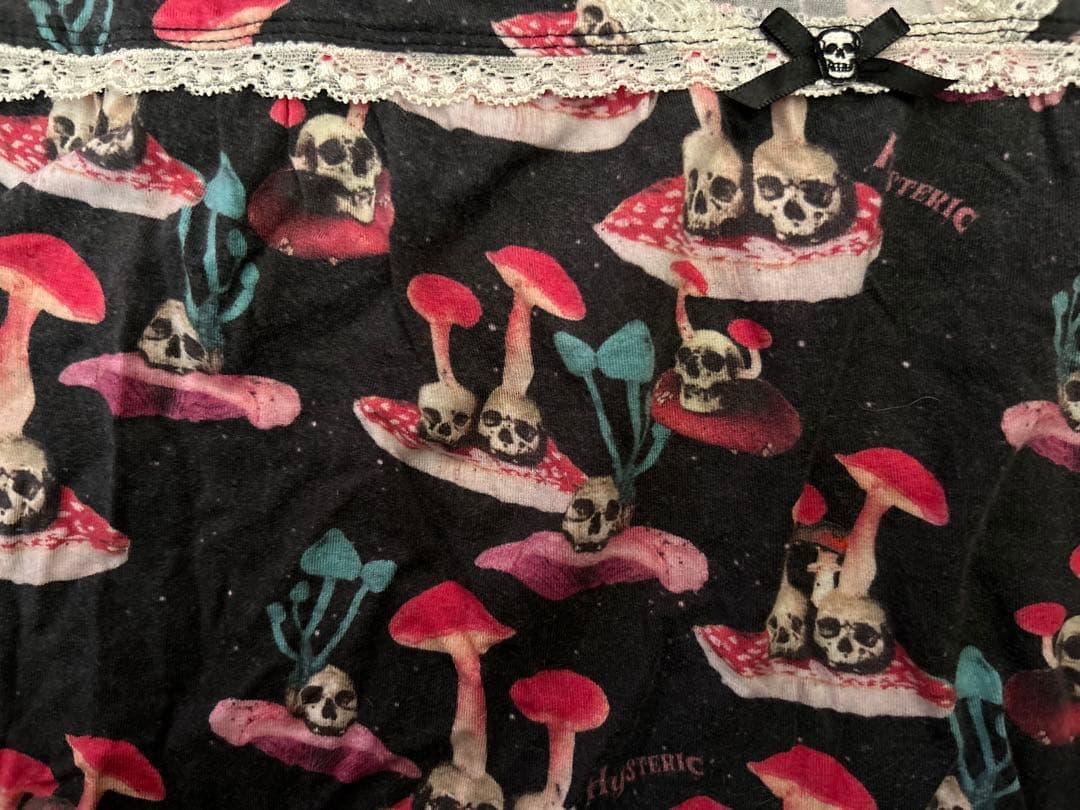 HYSTERICGLAMOURスカルマッシュルーム キャミソール 黒タンクトップ