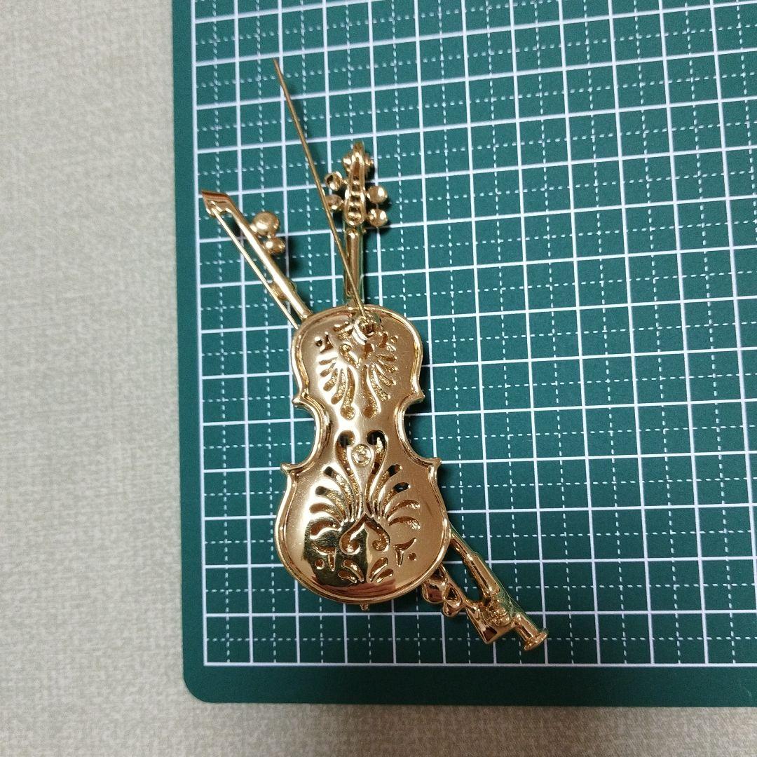 スワロフスキー　バイオリン　ブローチ