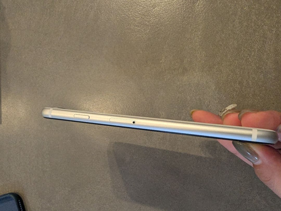 iphone se ホワイト　本体のみ