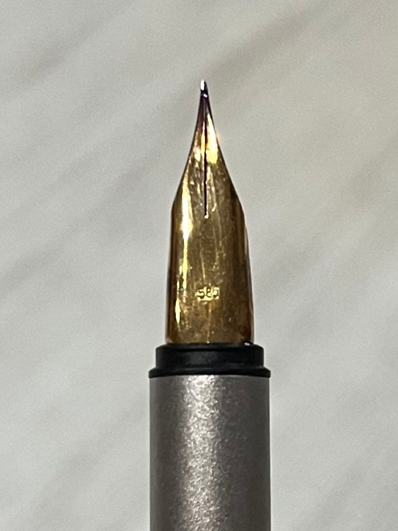 モンブランMONTBLANC万年筆　ペン先585