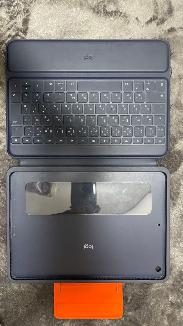 iPad本体 シルバー Logitechキーボード付き