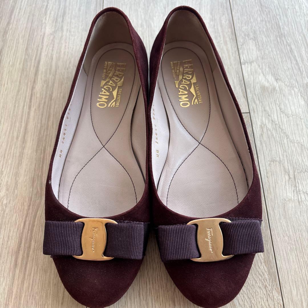 【美品】フェラガモ ヴァリナ ヴァラリボン フラットパンプス　24cm