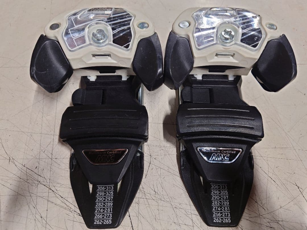 アトミック Atomic warden 13 demo スキー ビンディング