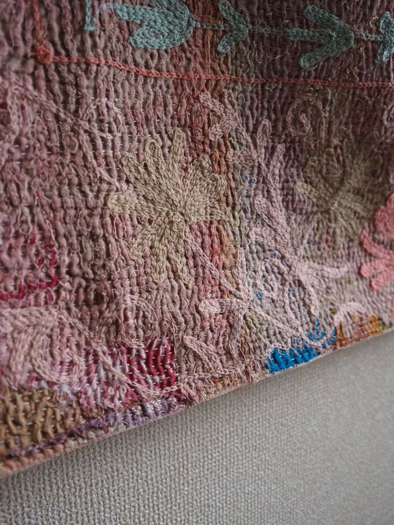 【希少】　スザニ刺繍カンタキルト　スザニ刺繍　ピンク　インド　一点もの