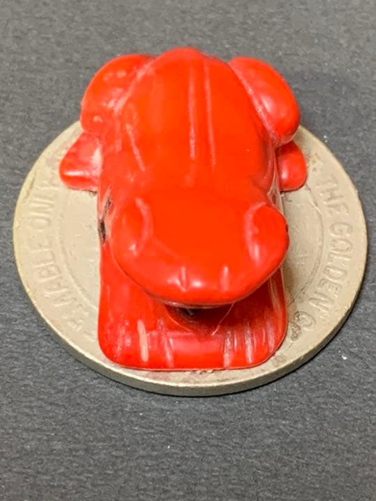 蛙　彫刻　　置物　赤い山サンゴ珊瑚