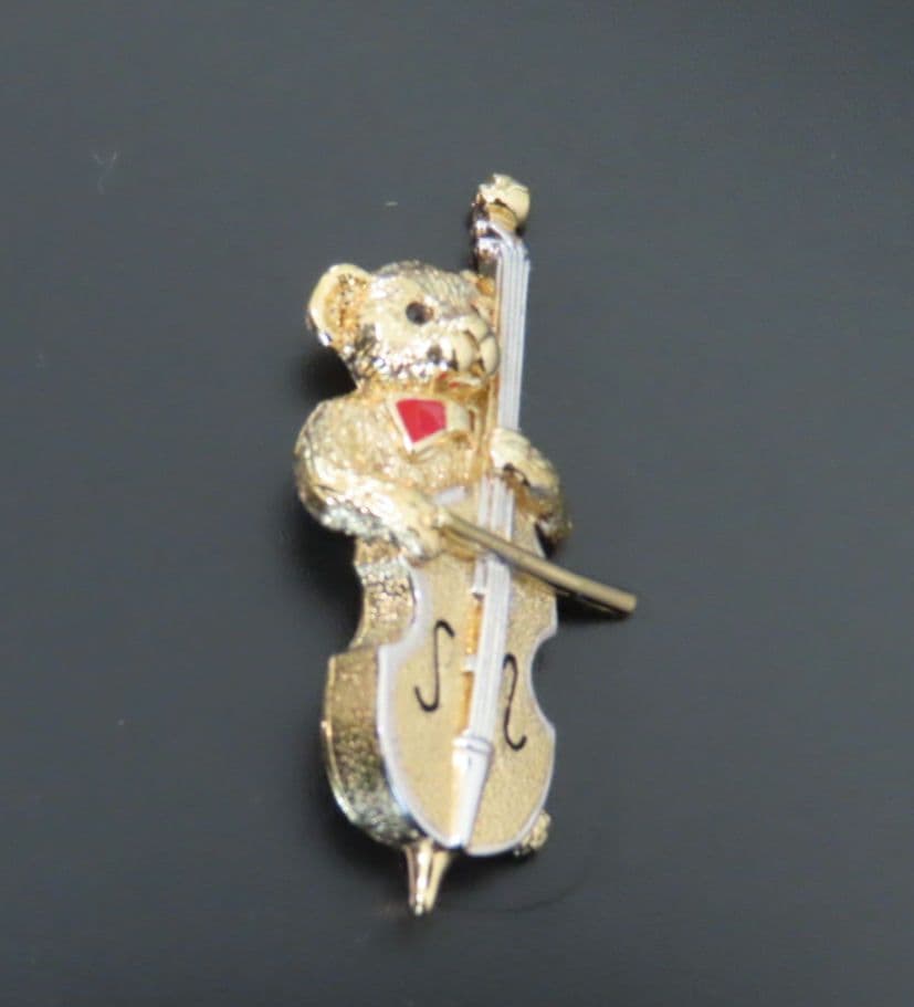 【美品】バーバリー　BURBERRY　ピンブローチ　ベアー　ゴールド