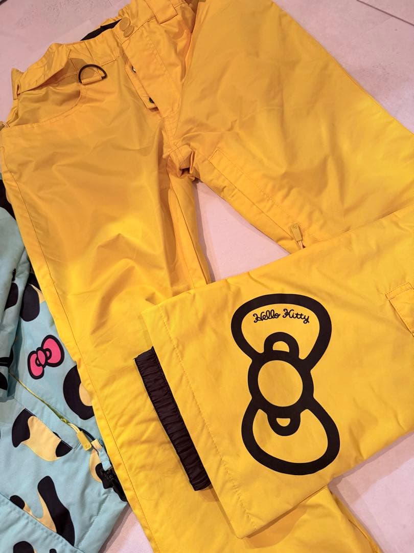 ハローキティ　スノーウェア　セットアップ　M
