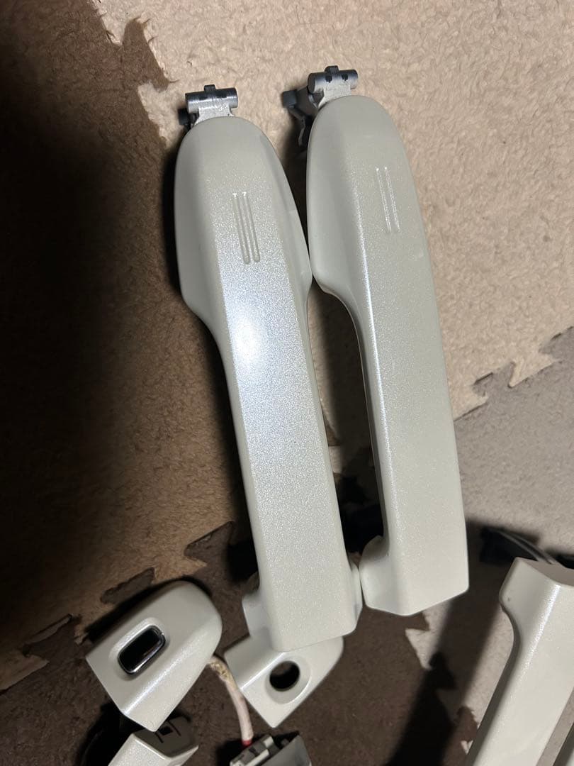 80ノア、ヴォクシー純正 アウターハンドルセット ホワイト