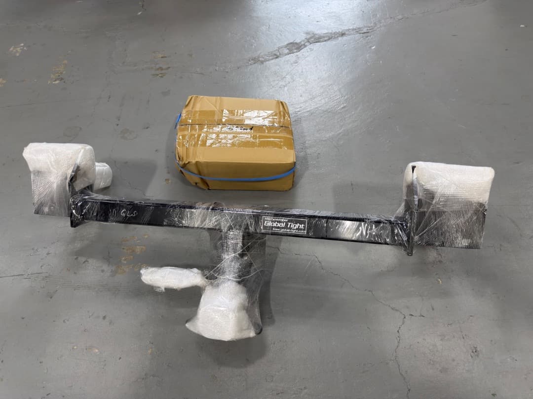 Global Tight ヒッチメンバー 未使用　ベンツGLS400d用