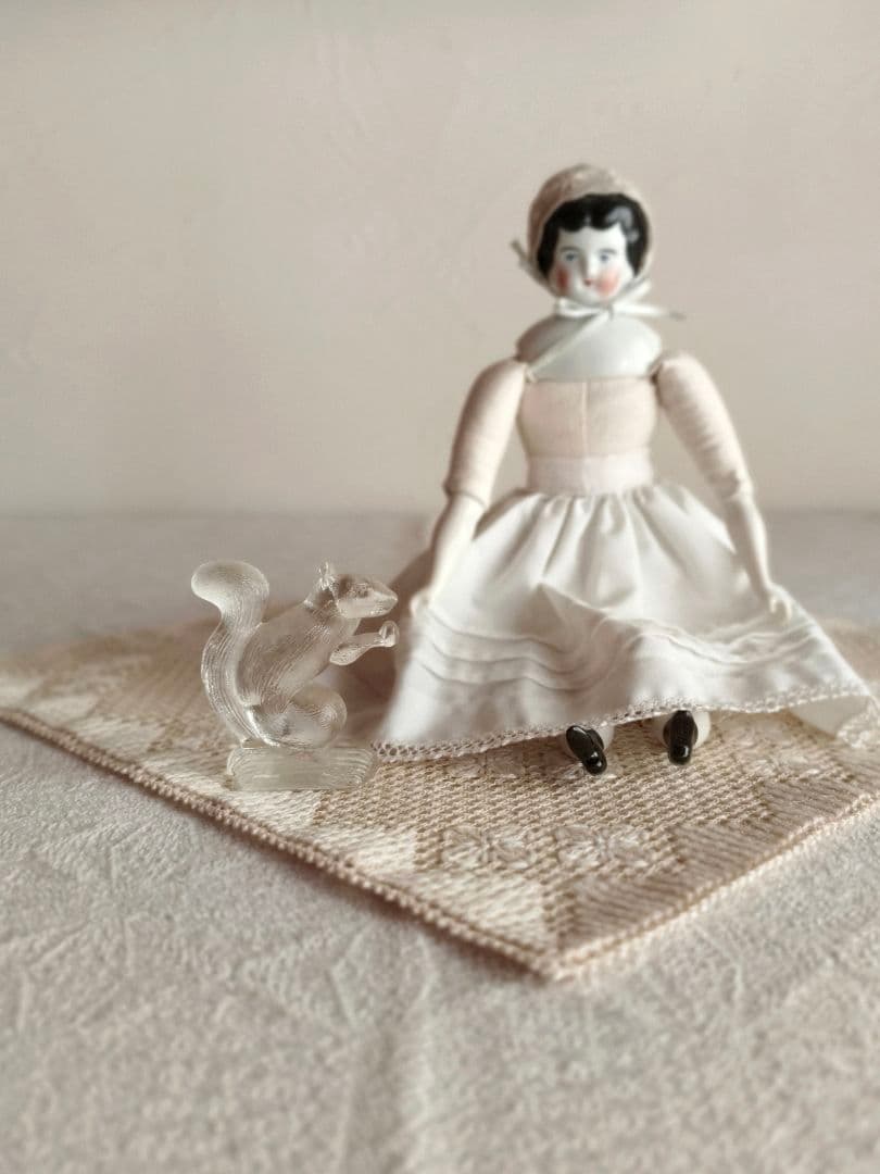 * vintage glass figure ୨୧ * ガラスの リスさん