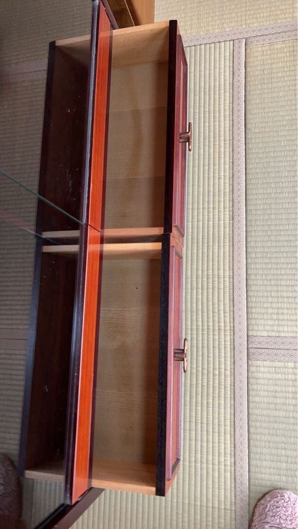 アンティーク　ダークウッドキャビネット ガラス扉付き