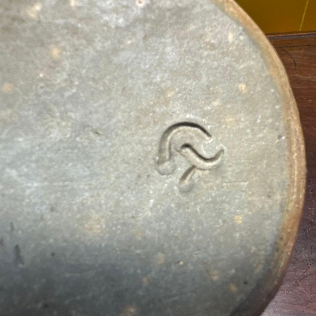 備前焼，カエルの彫刻付き陶器