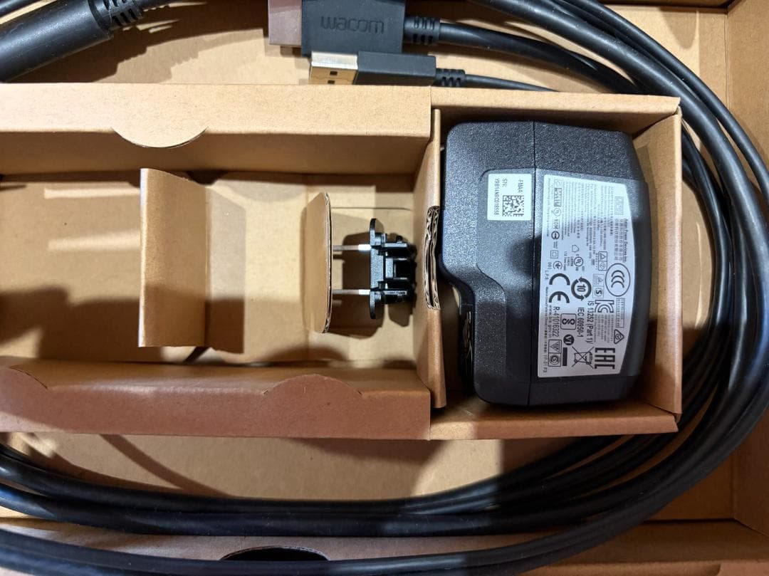 Wacom One DTC133 液晶ペンタブレット本体とペン