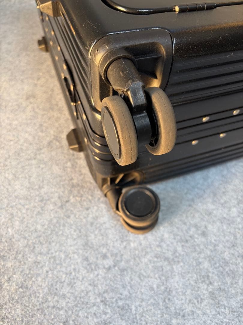 【週末価格】タビトラ　スーツケースキャリーUSBポート付き