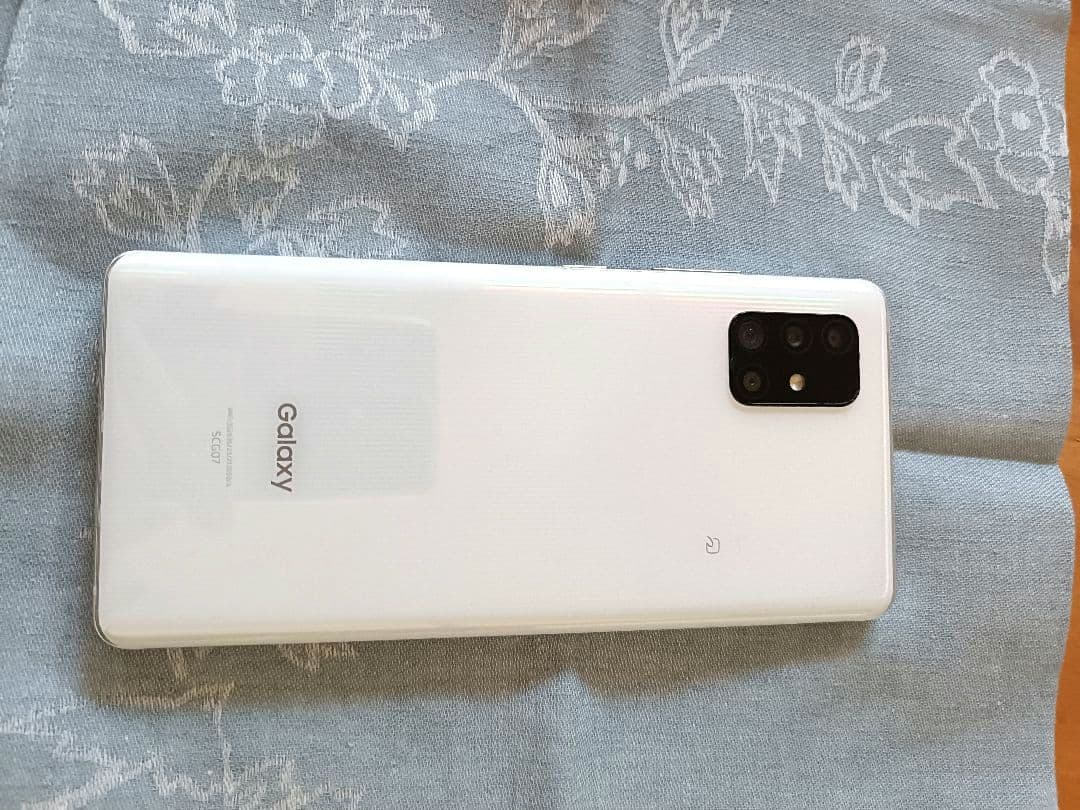 【動作確認済】GalaxyA51　ホワイト　初期化済　箱・取説・イヤホン未使用