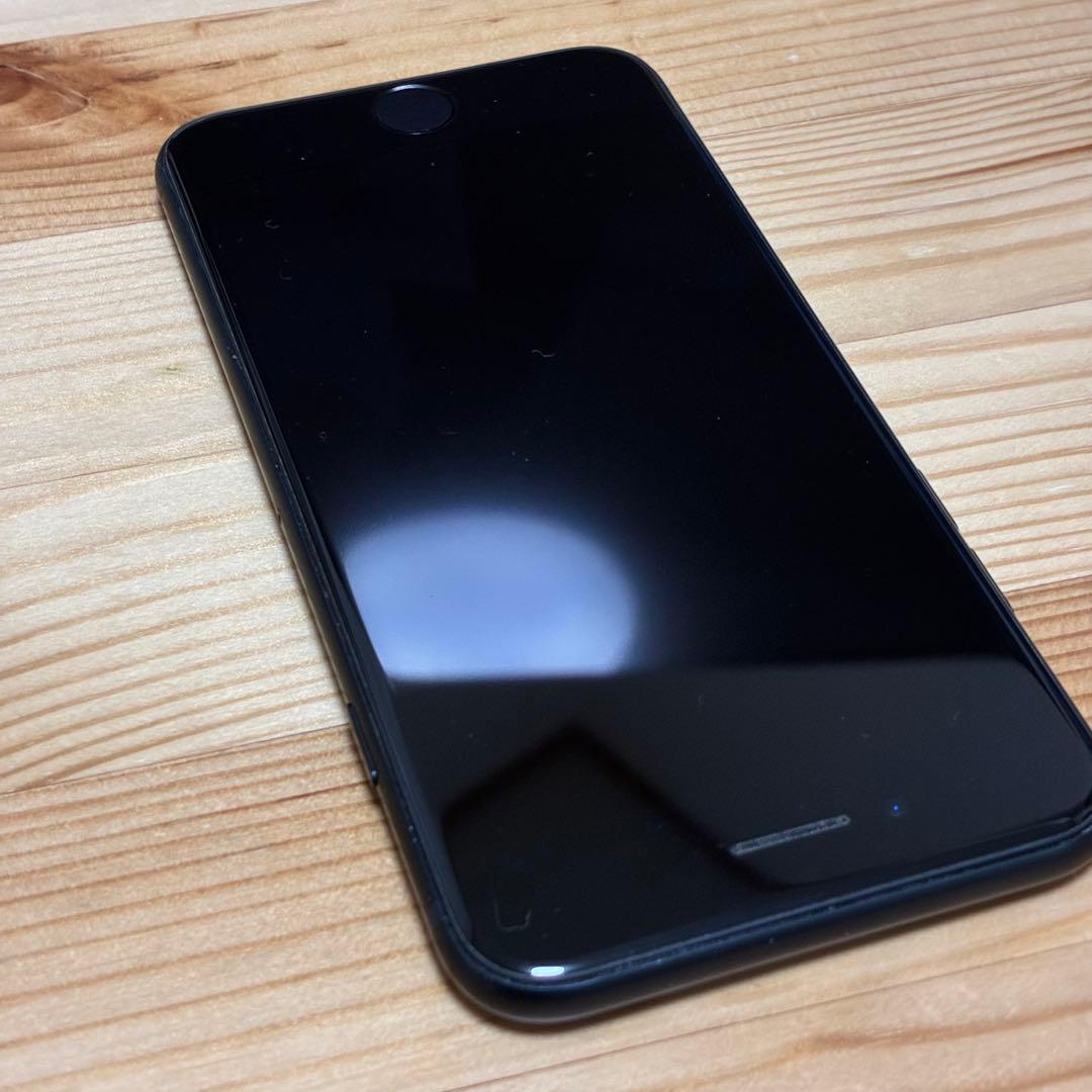 k*a様 バッテリー新品　iPhoneSE第3世代64GB SIMフリー　美品