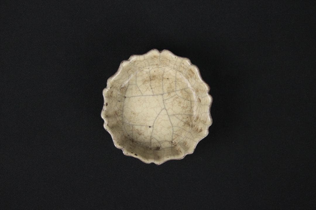 中国美術 開片釉 小皿　近代　哥窯　菱花形　茶道具　小鉢 裂紋釉 EN21-05