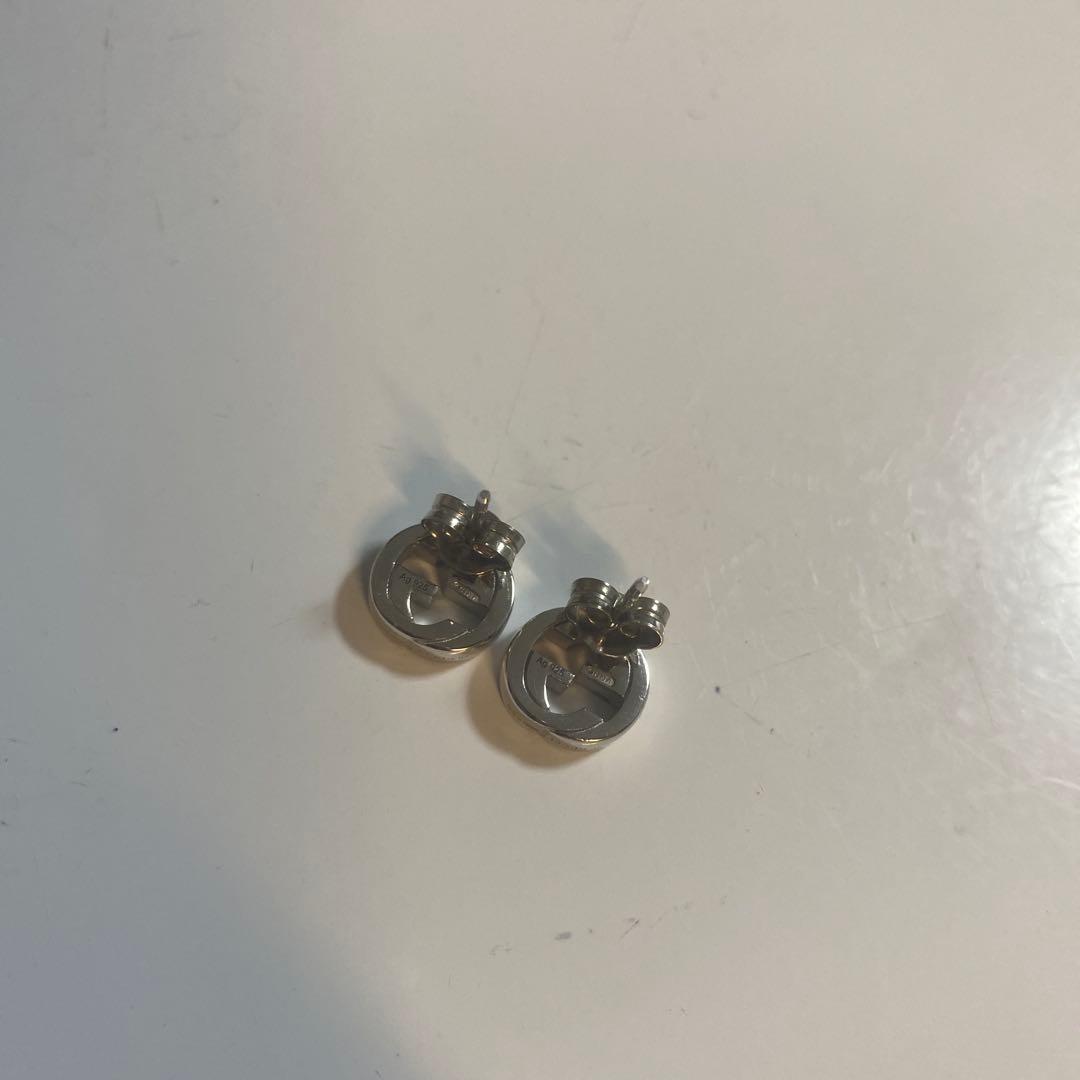 GUCCI ロゴ入り スタッドピアス