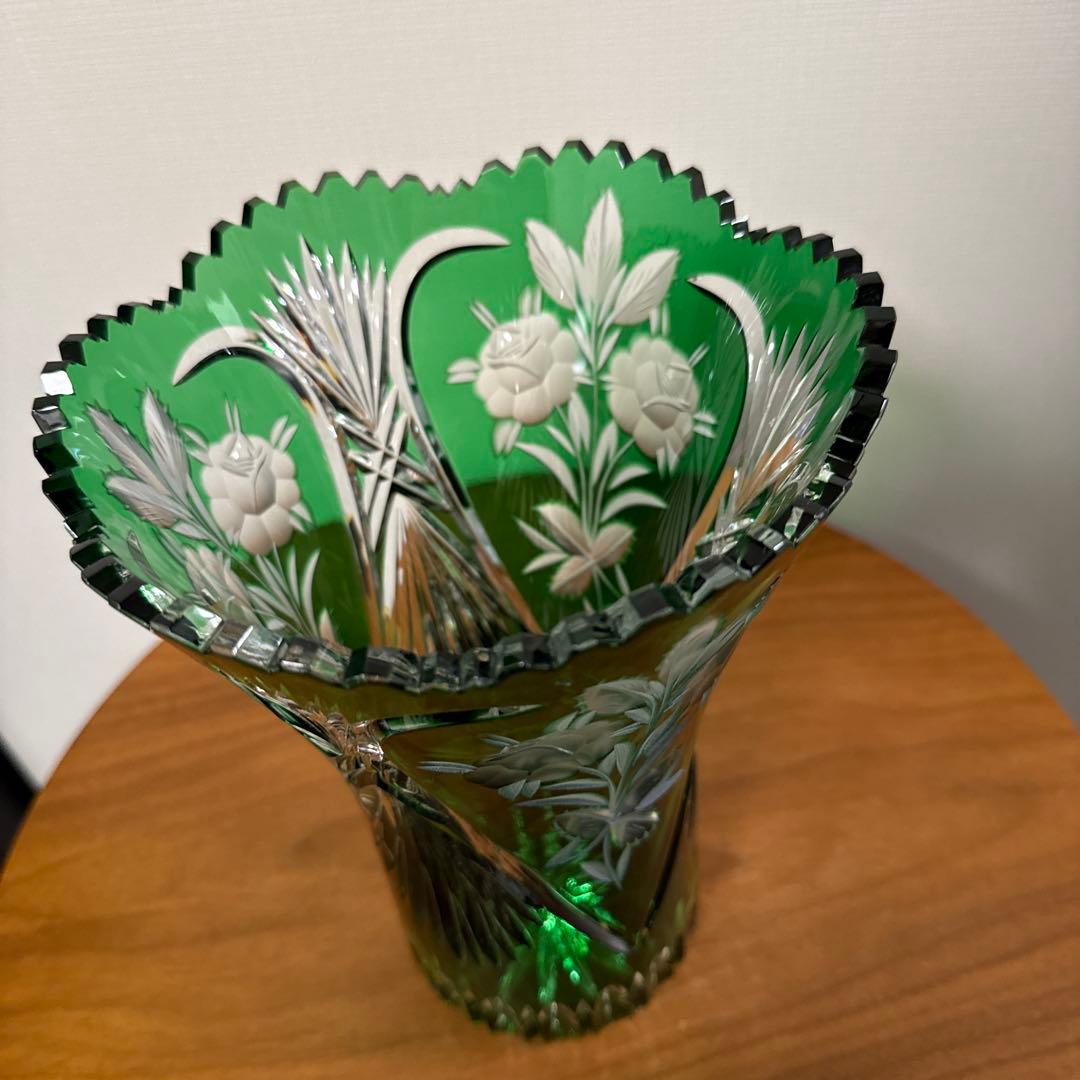 ドレスデンクリスタル グリーン ガラス 花瓶 フレア型