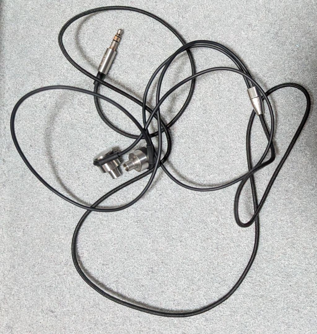 イヤホン AKG K3003