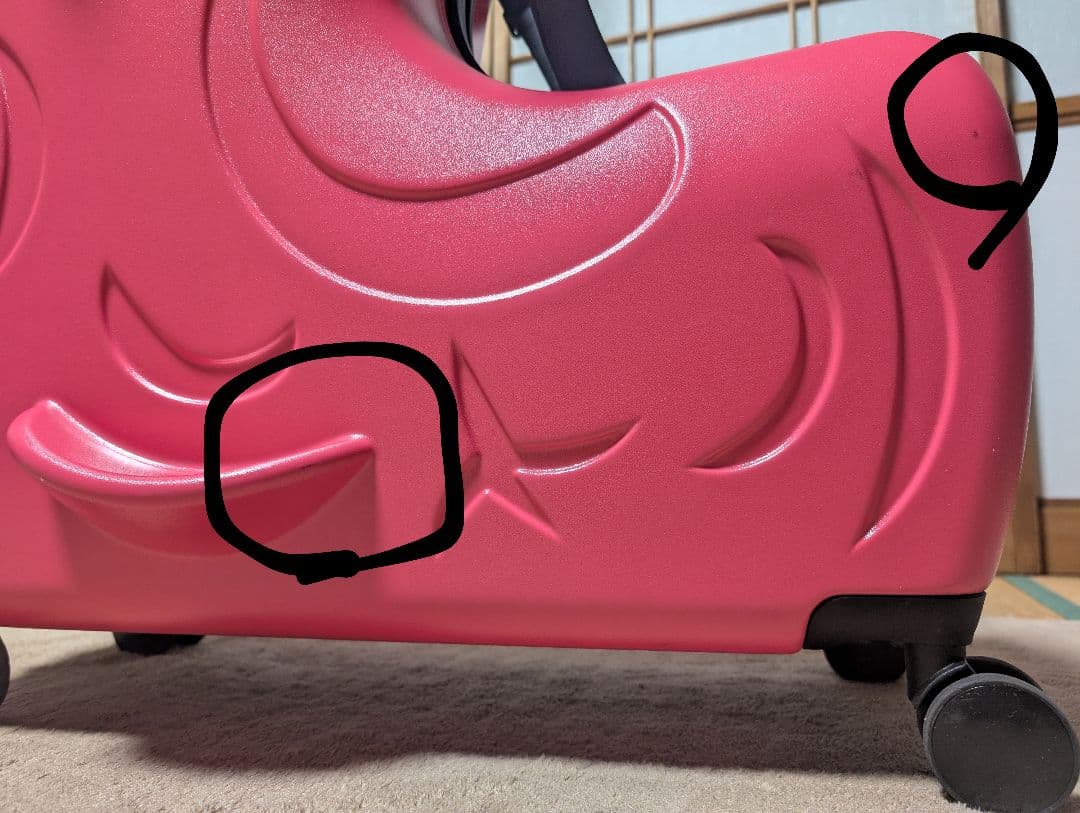 子供が乗れる　キャリーケース