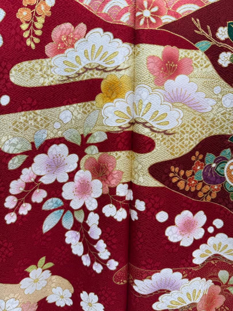 三越取扱 吉澤織物 [田中優子の世界]振袖 未仕立 定価70万 正絹 赤地古典柄