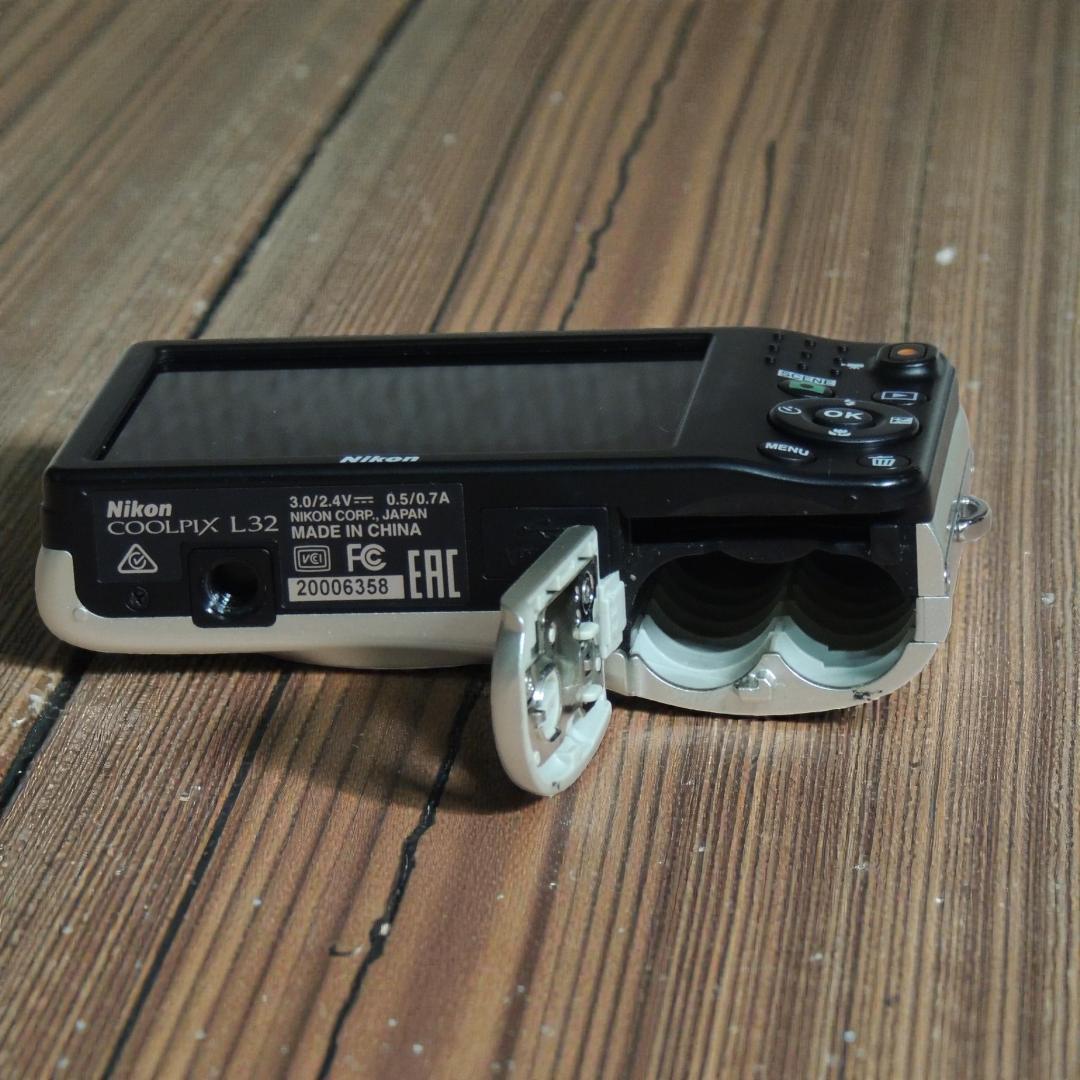 Nikon COOLPIX L32 コンデジ 単三電池 2048万画素